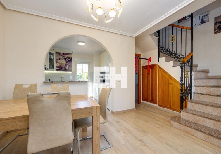 Segunda mano - town house - Torrevieja - Aguas Nuevas