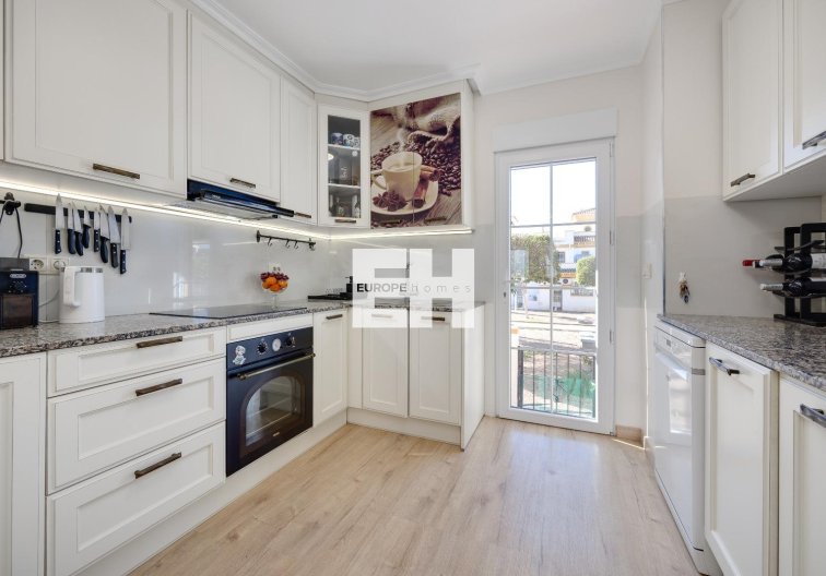 Segunda mano - town house - Torrevieja - Aguas Nuevas