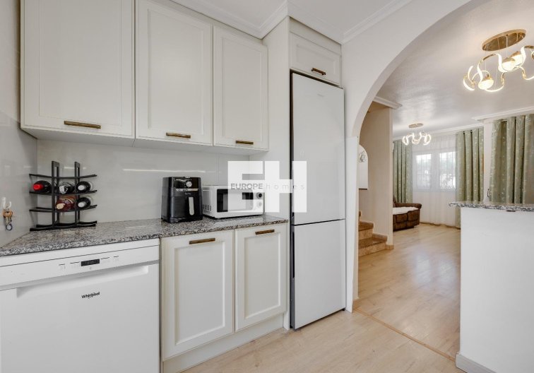 Segunda mano - town house - Torrevieja - Aguas Nuevas