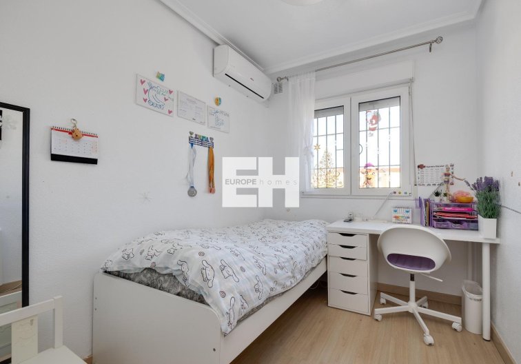 Segunda mano - town house - Torrevieja - Aguas Nuevas