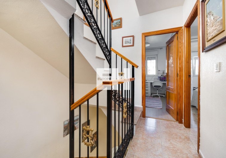 Segunda mano - town house - Torrevieja - Aguas Nuevas