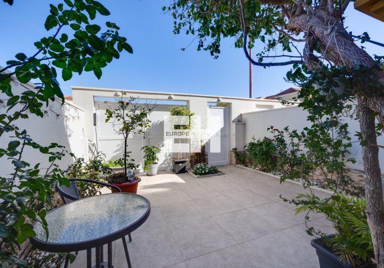 Segunda mano - town house - Torrevieja - Aguas Nuevas