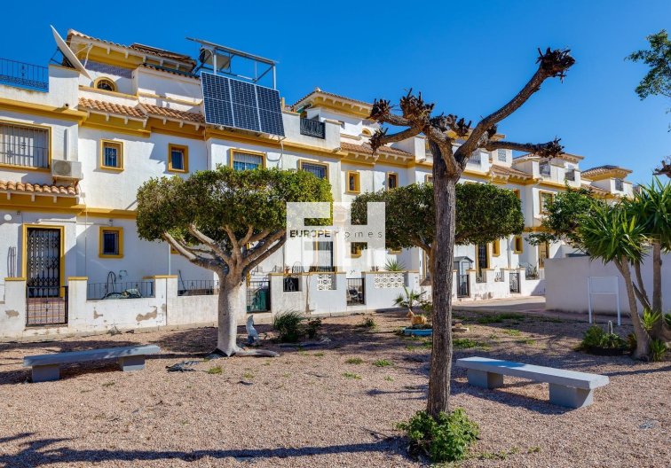 Segunda mano - town house - Torrevieja - Aguas Nuevas