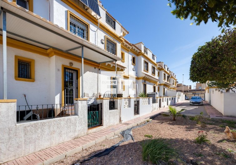 Segunda mano - town house - Torrevieja - Aguas Nuevas