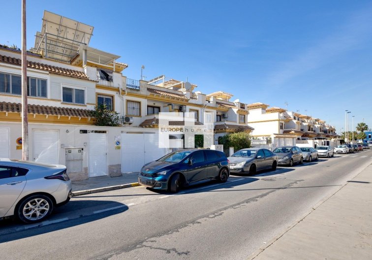 Segunda mano - town house - Torrevieja - Aguas Nuevas