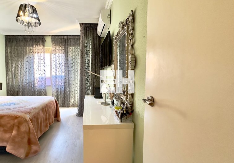 Segunda mano - Apartamento  - Torrevieja - Centro