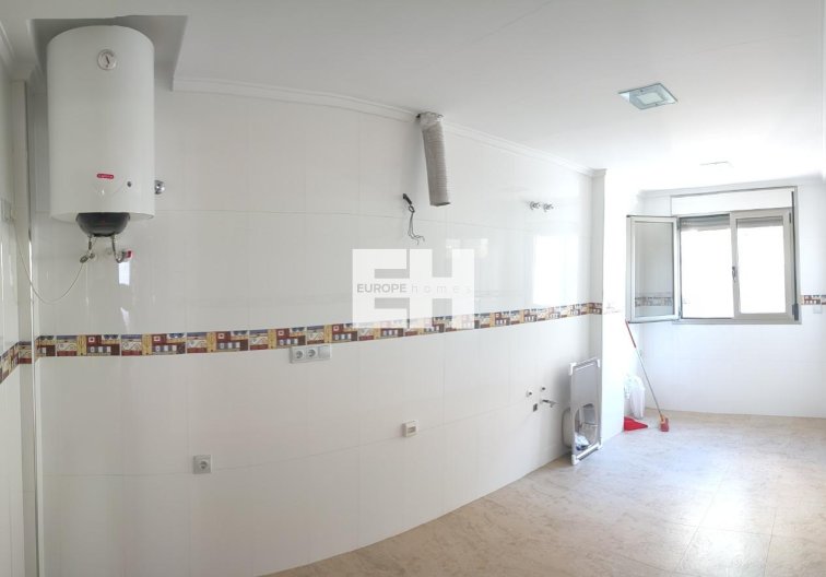 Segunda mano - Apartamento  - Torrevieja - Estacion De Autobuses