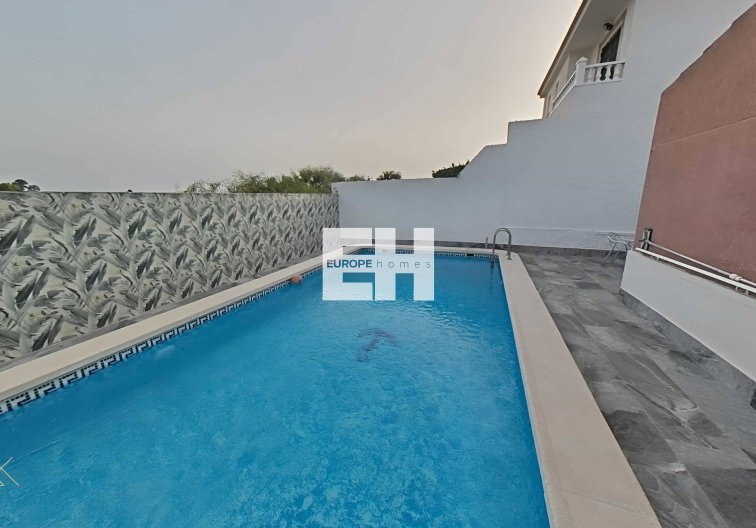 Segunda mano - villa - Torrevieja - San Luis