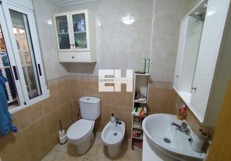 Segunda mano - Apartamento  - Torrevieja - Estacion De Autobuses