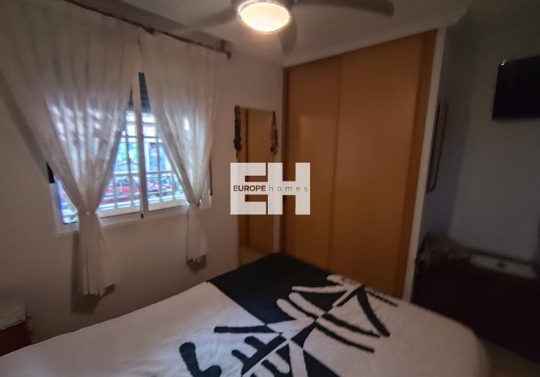 Segunda mano - Apartamento  - Torrevieja - Estacion De Autobuses