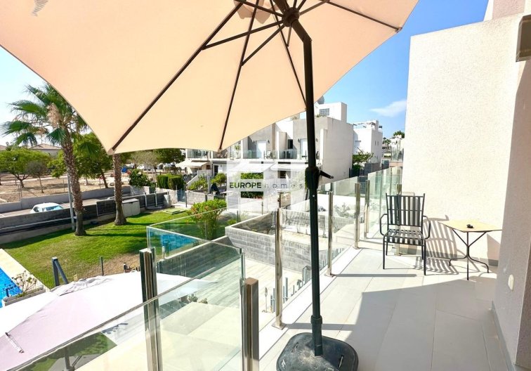 Segunda mano - town house - Torrevieja - Aguas Nuevas