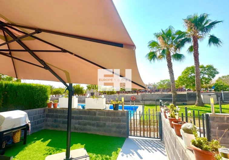 Segunda mano - town house - Torrevieja - Aguas Nuevas