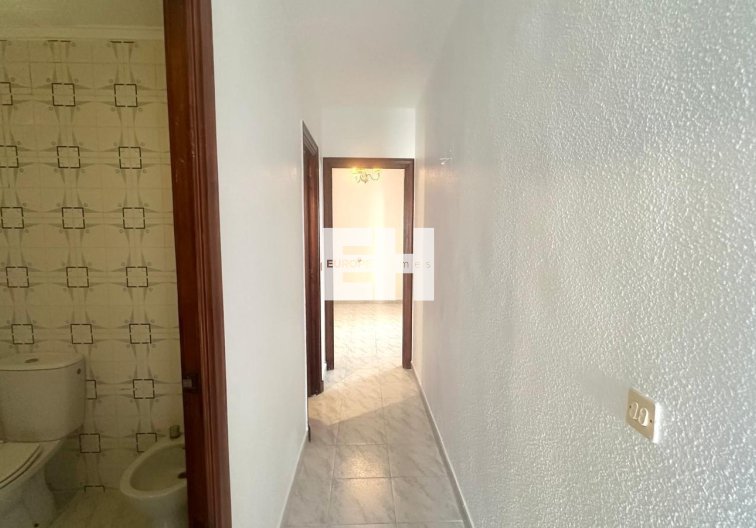 Segunda mano - Apartamento  - Torrevieja - Estacion De Autobuses