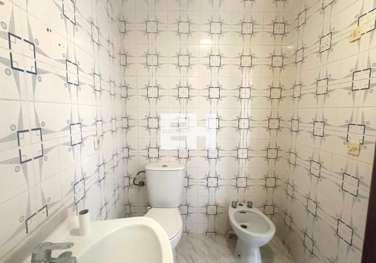 Segunda mano - Apartamento  - Torrevieja - Estacion De Autobuses