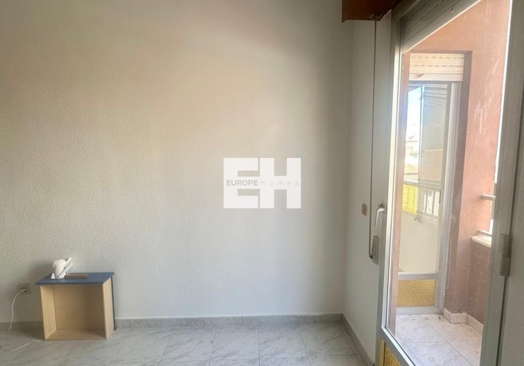 Segunda mano - Apartamento  - Torrevieja - Estacion De Autobuses