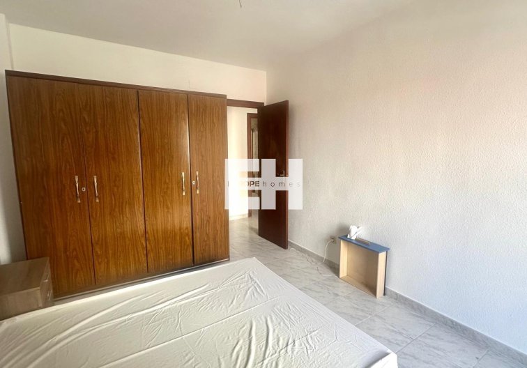 Segunda mano - Apartamento  - Torrevieja - Estacion De Autobuses