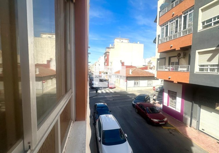 Segunda mano - Apartamento  - Torrevieja - Estacion De Autobuses