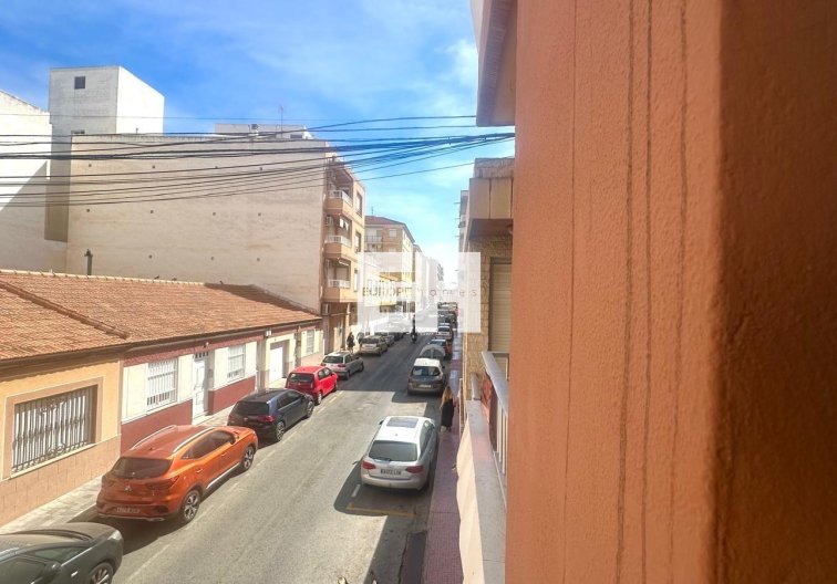 Segunda mano - Apartamento  - Torrevieja - Estacion De Autobuses