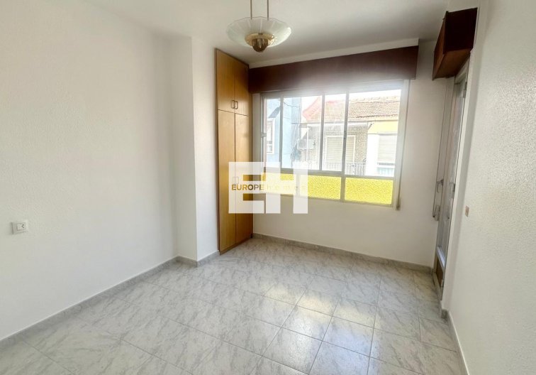 Segunda mano - Apartamento  - Torrevieja - Estacion De Autobuses