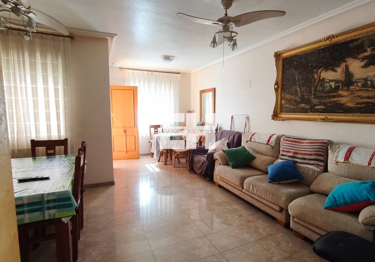 Segunda mano - Apartamento  - Torrevieja - Estacion De Autobuses