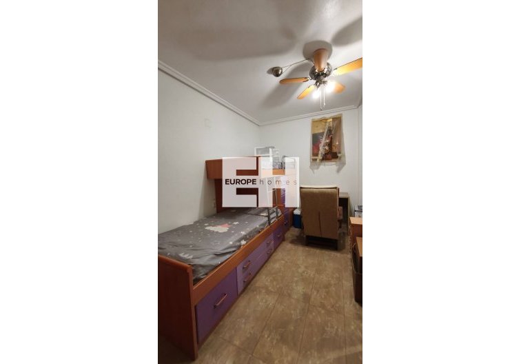 Segunda mano - Apartamento  - Torrevieja - Estacion De Autobuses