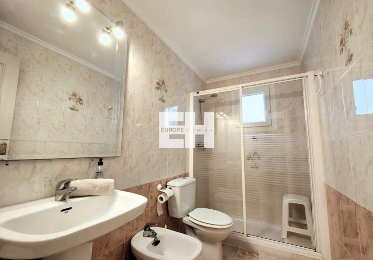 Segunda mano - Apartamento  - Torrevieja - Estacion De Autobuses