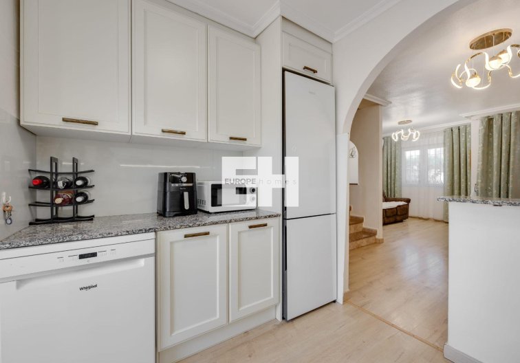 Segunda mano - town house - Torrevieja - Aguas Nuevas