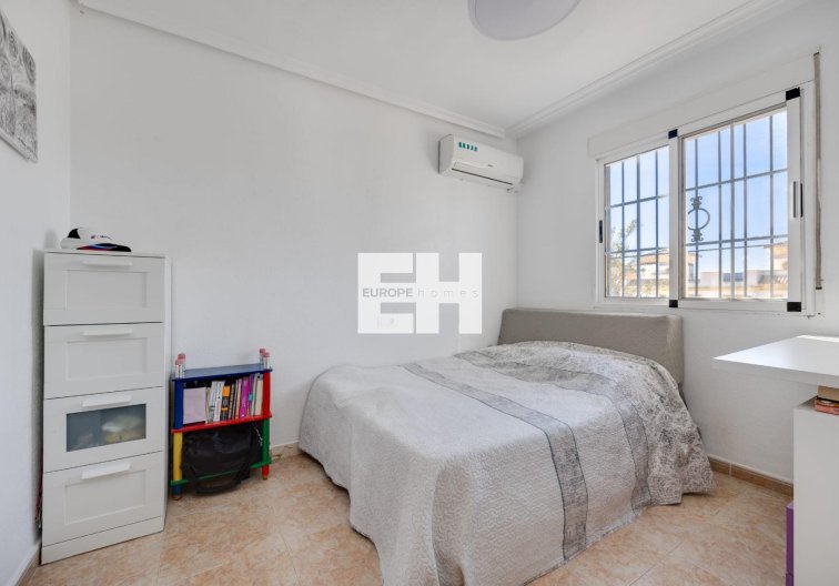 Segunda mano - town house - Torrevieja - Aguas Nuevas