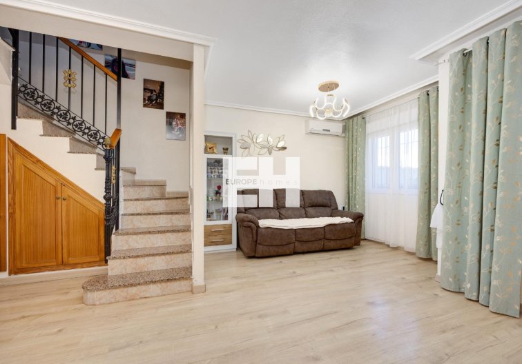 Segunda mano - town house - Torrevieja - Aguas Nuevas