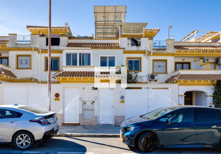 Segunda mano - town house - Torrevieja - Aguas Nuevas