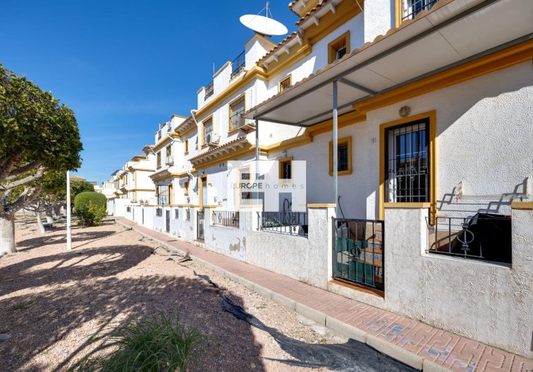 Segunda mano - town house - Torrevieja - Aguas Nuevas