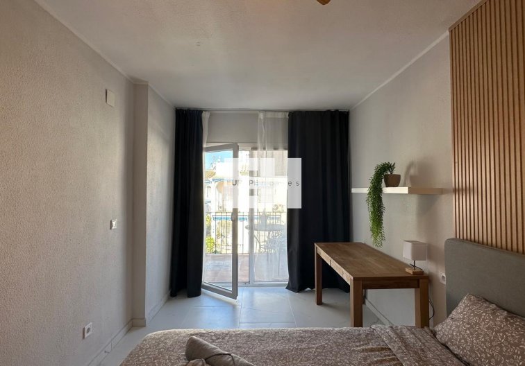 Segunda mano - Bungalow - Torrevieja - Los Balcones 