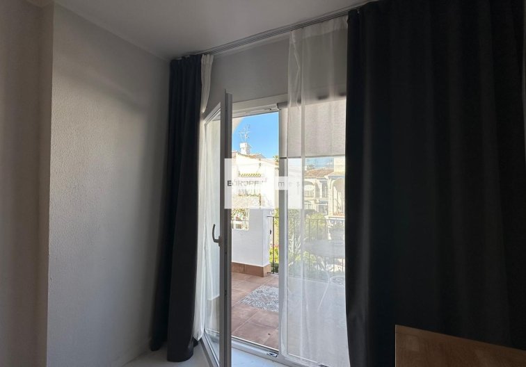 Segunda mano - Bungalow - Torrevieja - Los Balcones 