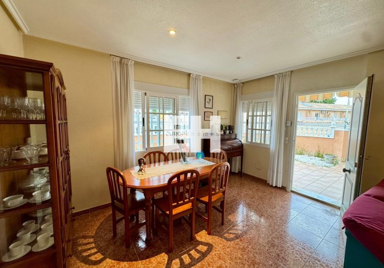 Segunda mano - villa - Torrevieja - Costa Blanca