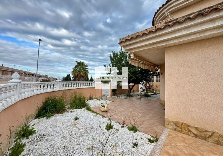 Segunda mano - villa - Torrevieja - Costa Blanca
