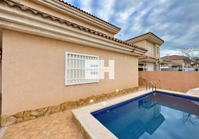 Segunda mano - villa - Torrevieja - Costa Blanca