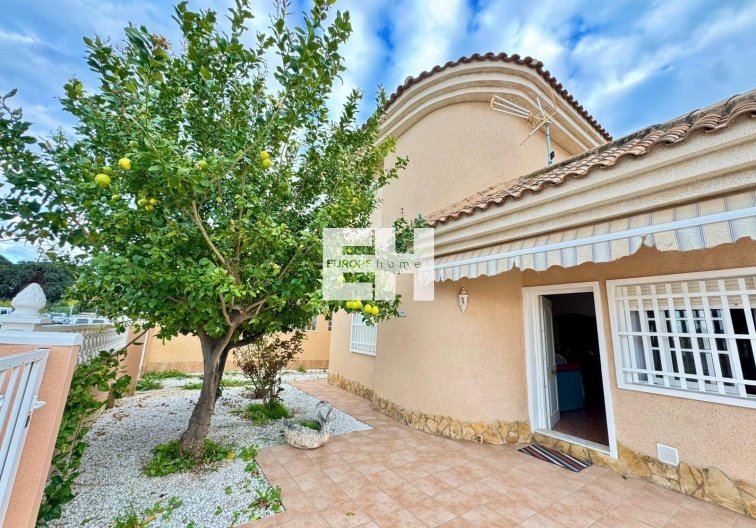 Segunda mano - villa - Torrevieja - Costa Blanca