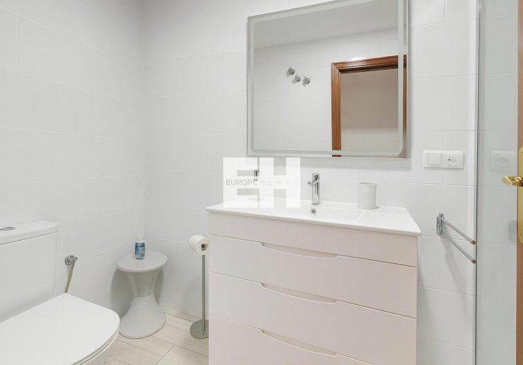 Resale - Apartment - Torrevieja - Acequion