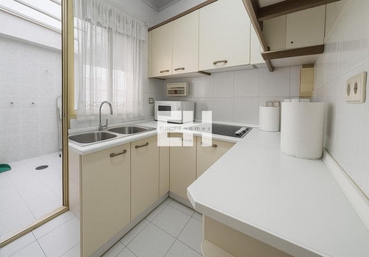 Resale - Apartment - Torrevieja - Acequion