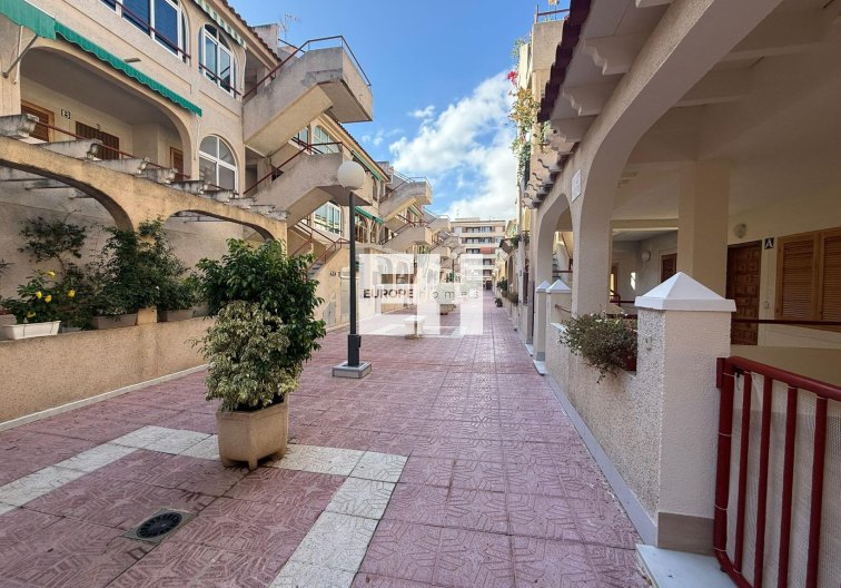 Resale - Apartment - Torrevieja - Acequion