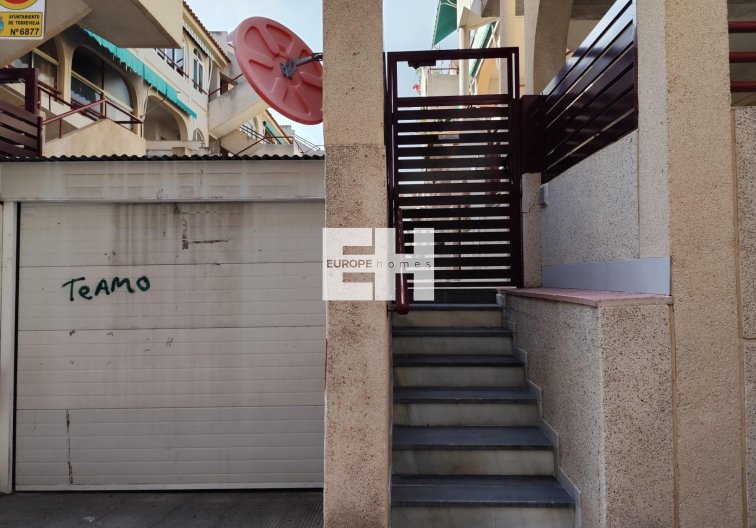 Resale - Apartment - Torrevieja - Acequion