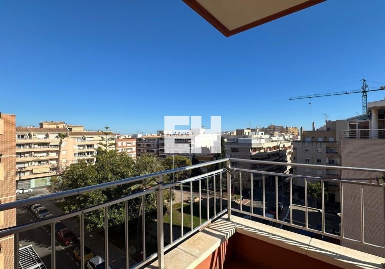 Segunda mano - Apartamento  - Torrevieja - Estacion De Autobuses