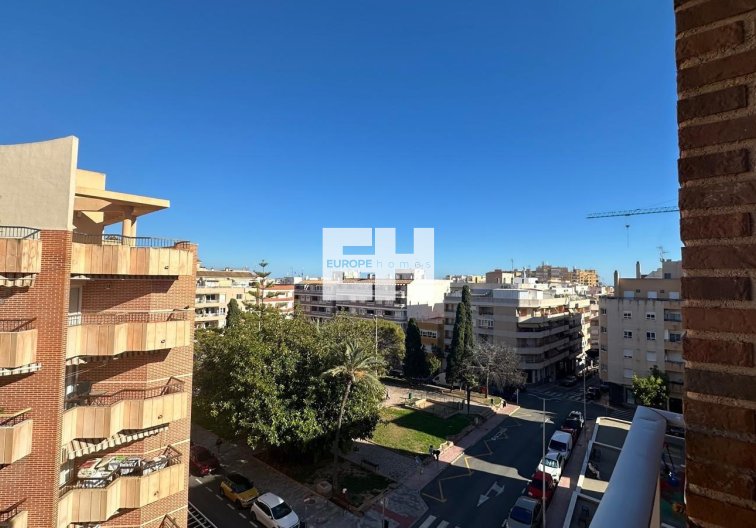 Segunda mano - Apartamento  - Torrevieja - Estacion De Autobuses