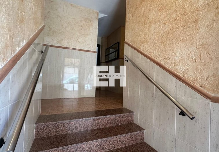 Segunda mano - Apartamento  - Torrevieja - Estacion De Autobuses