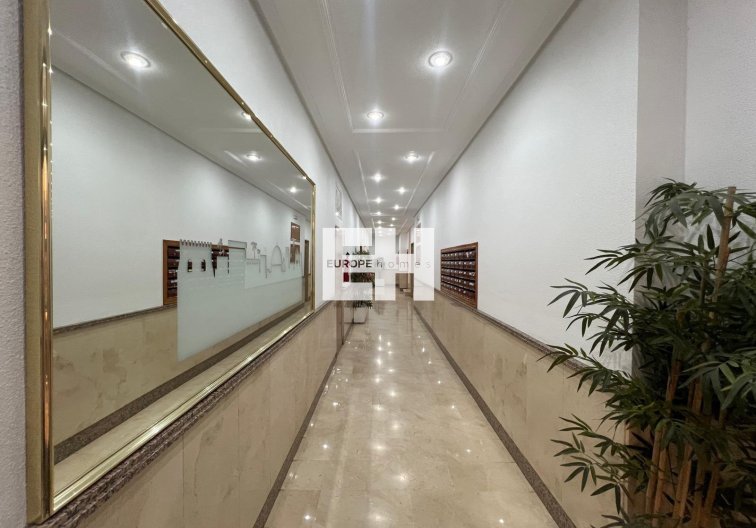 Segunda mano - Apartamento  - Torrevieja - Centro