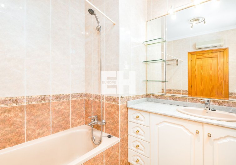 Segunda mano - villa - Torrevieja - Costa Blanca