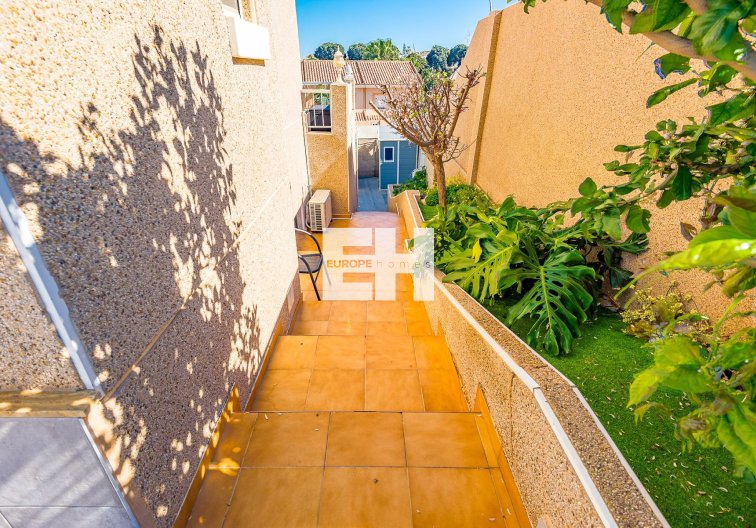 Segunda mano - villa - Torrevieja - Costa Blanca