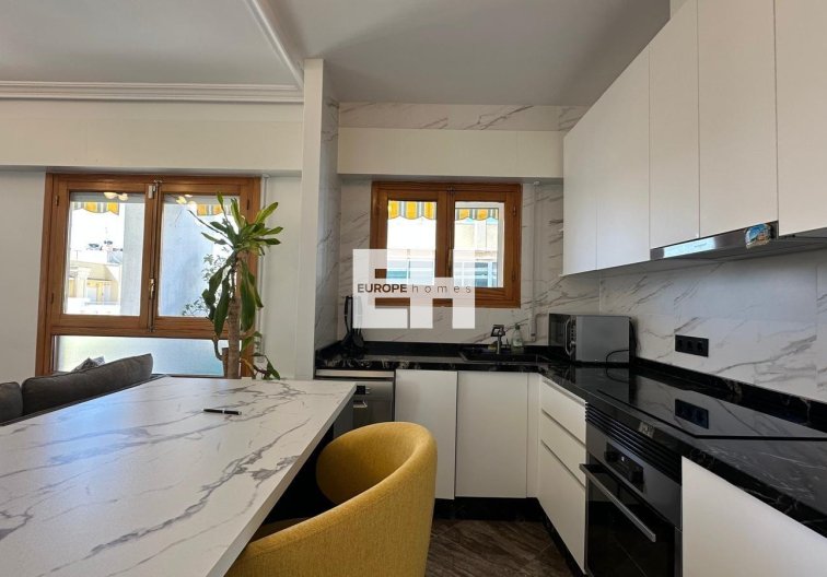 Segunda mano - Apartamento  - Torrevieja - Centro