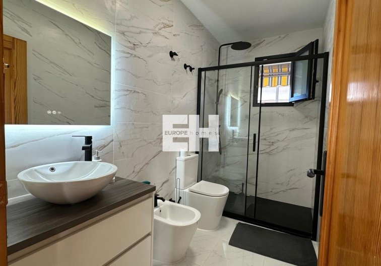 Segunda mano - Apartamento  - Torrevieja - Centro