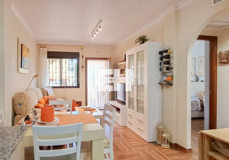 Segunda mano - Apartamento  - Torrevieja - Parque Acuático - Sector 25